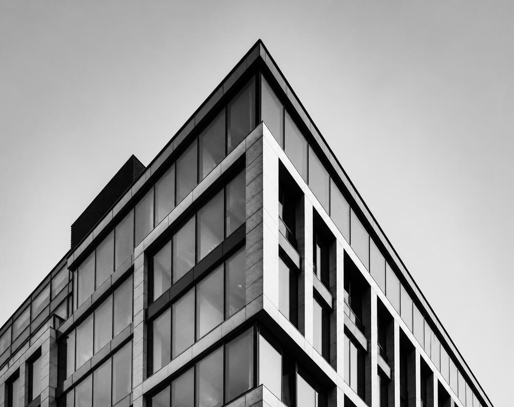 Architettura contemporanea in bianco e nero